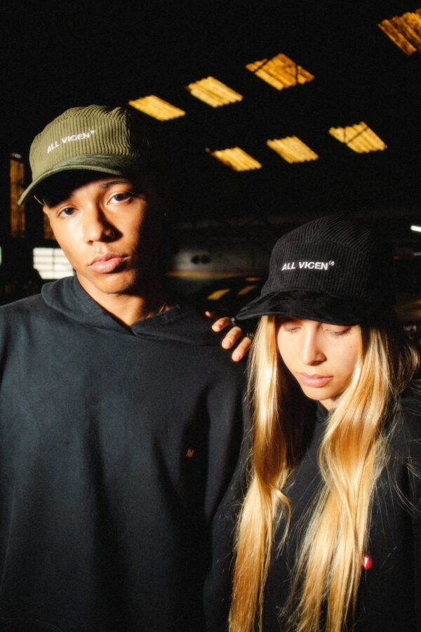 BLACK CAP